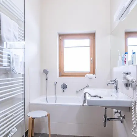 Gruenerhof בית הארחה