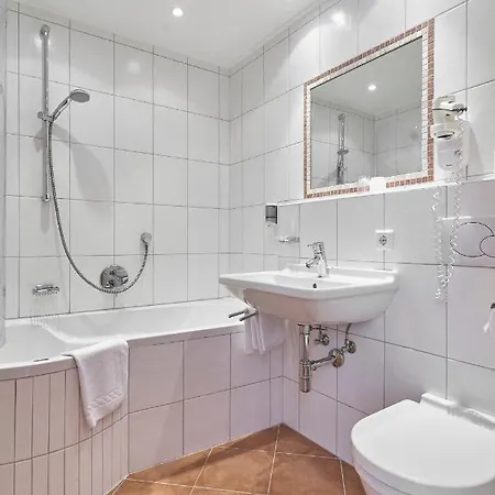 Konukevi Grünerhof 3*