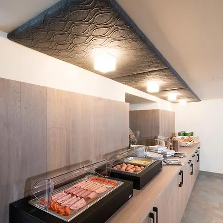 Konukevi Grünerhof 3*