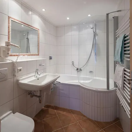 Konukevi Grünerhof 3*