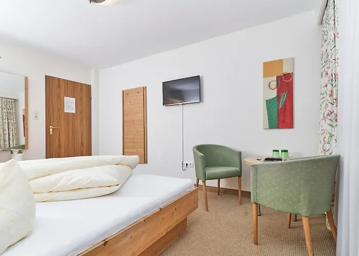 Gruenerhof بيت ضيافة 3*